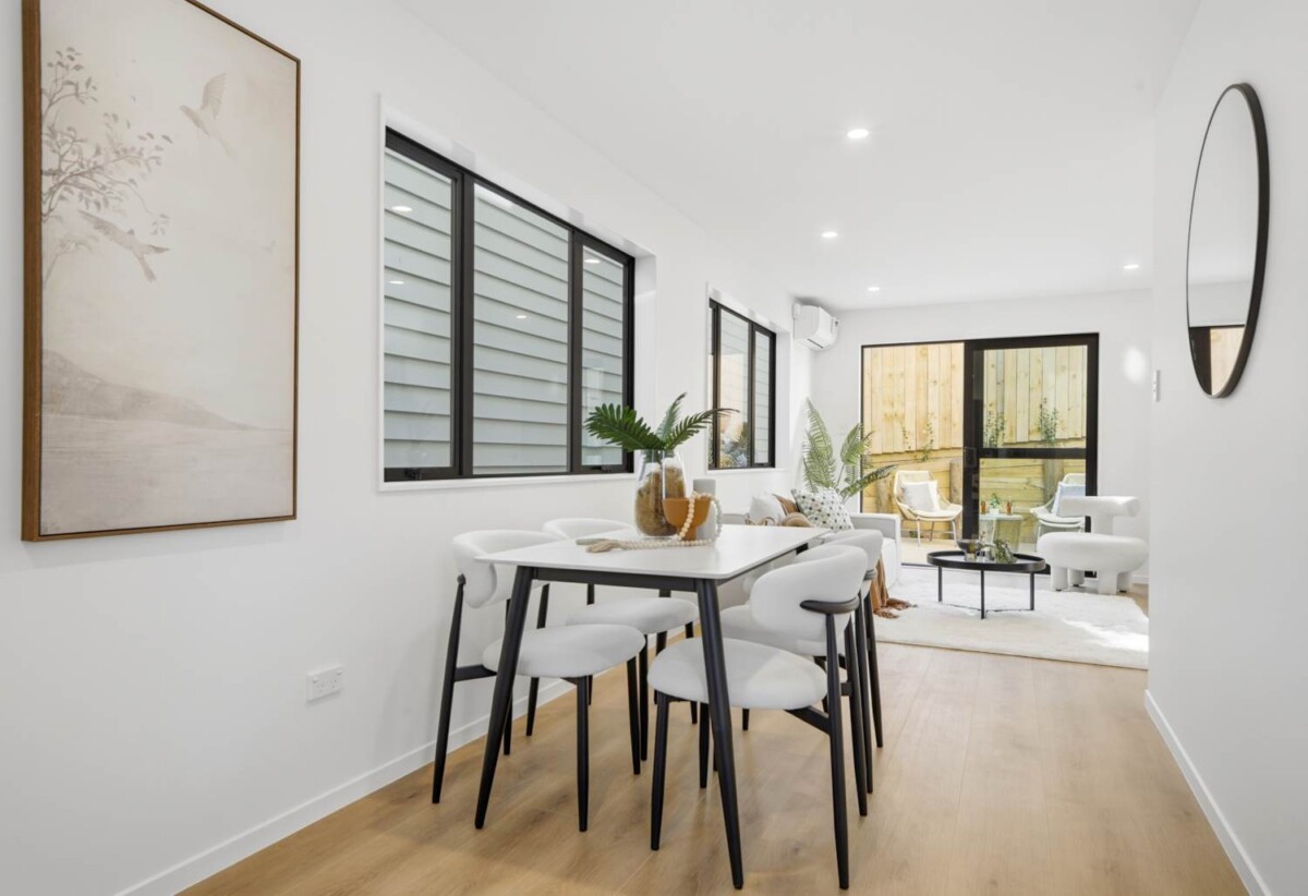 Standalone Brandnew 4 beds 2.5 baths house with garage, close to Wairau Valley and the Sunnynook Bus Station, schools, reserves, restaurant, and supermarket, quick motorway access, 79B Girrahween Drive, Totara Vale, Auckland