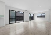 Brick and tile 4 beds 2.5 baths home with garage, walks to school, close to shops, supermarket, train station, waterfront reserve, zoned for Pt England School, Ruapotaka School, Tamaki College, 7C Holland Avenue, Pt England, Auckland