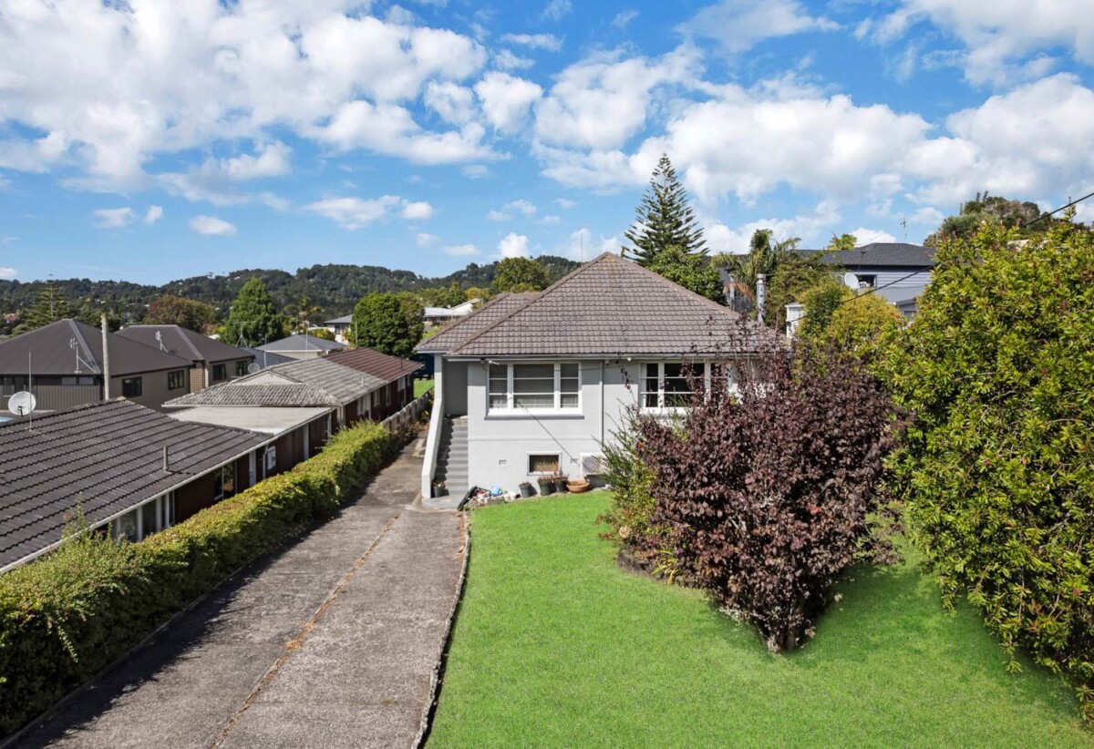 Brick and tile 3 beds house on 1148m2 section, with RC for 8 lots, Lots 1–6: Duplex townhouses, Lot 7 and Lot 8 are standalone townhouses, all are 2- beds home, BC and EPA are ready to be re-lodged, close to Glen Eden Train Station, New Lynn town centre, Zoned for Kaurilands Primary, Glen Eden Intermediate, and Green Bay High School, 60 Glengarry Road, Glen Eden, Auckland