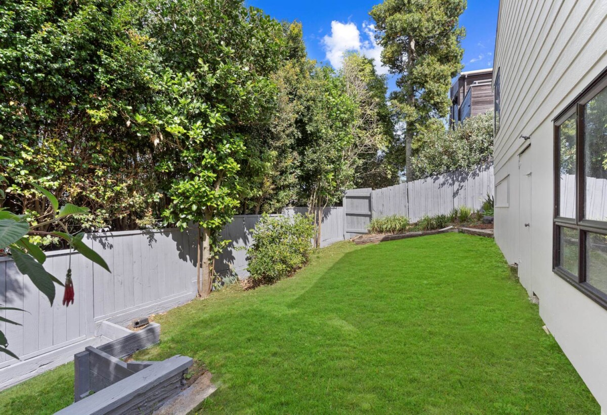 Must sell, Motivated Vendors Relocating, Fully renovated 3 beds 2 baths home with carport, moments from Remuera Village, Upland Road, Orakei Village, and Westfield Newmarket, schools, Zoned for Meadowbank School, Remuera Intermediate, and Selwyn College, 16 Maungarei Road, Remuera, Auckland