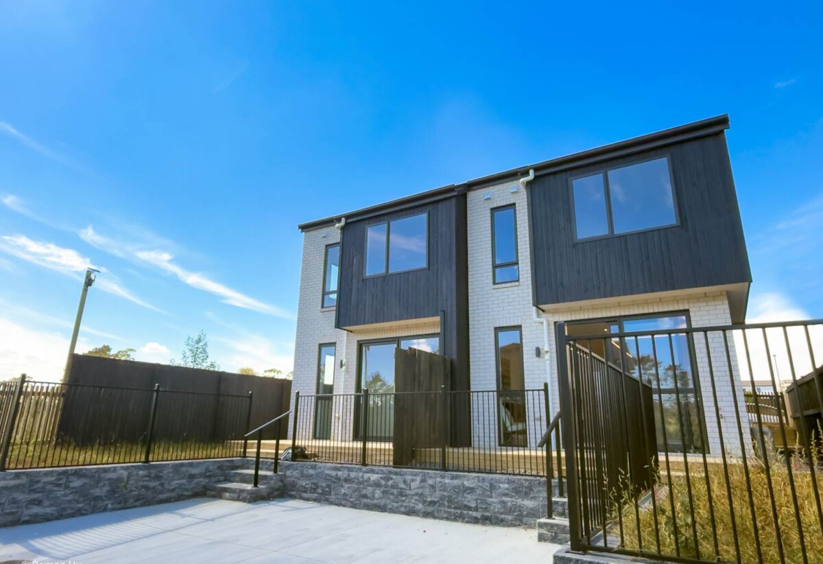 Move-in ready, Brandnew 3 beds 2.5 baths Duplex home with car park, close to schools, Westgate and Northwest shopping, dining, entertainment, motorway access, 166 Kerepi Street, Westgate, Auckland