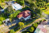 Standalone 3 beds 1 bath house on half share of 814m2 section, with Sunnyvale Train Station just around the corner, 0.6 km to Sunnyvale School, 7A Rangeview Road is also available, Buyers have the option to purchase one or secure both properties together, 7 Rangeview Road, Sunnyvale, Auckland