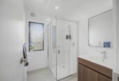 Fully renovated 4 beds 2 baths house with a converted double garage on 938m2 section, close to schools, shops, Manukau shopping centre, motorway access, 6 Albert Road, Manukau, Auckland