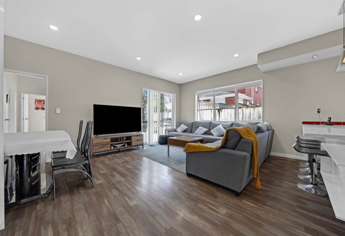 Ormiston school zone, 6 beds 5 batha house with 2 cars garage and 2 beds granny, close to schools, parks, shopping centre’s, and everyday amenities, 10 Puoro Street, Flat Bush, Auckland