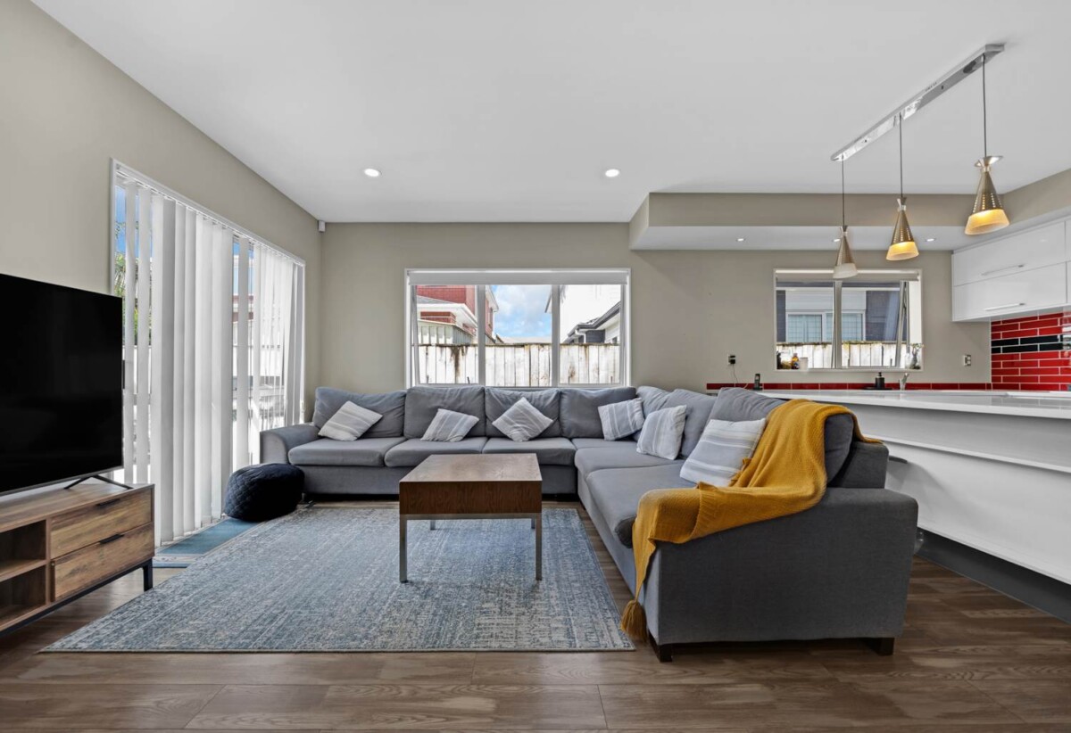 Ormiston school zone, 6 beds 5 batha house with 2 cars garage and 2 beds granny, close to schools, parks, shopping centre’s, and everyday amenities, 10 Puoro Street, Flat Bush, Auckland