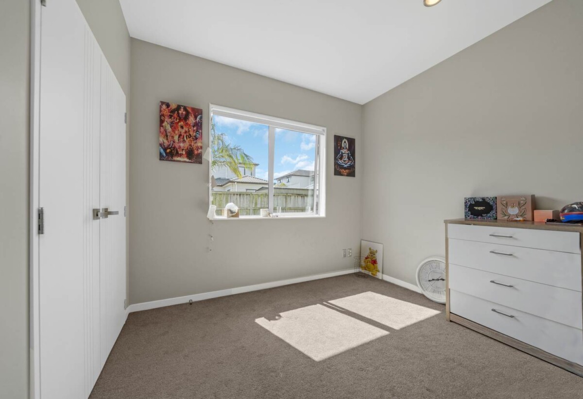 Ormiston school zone, 6 beds 5 batha house with 2 cars garage and 2 beds granny, close to schools, parks, shopping centre’s, and everyday amenities, 10 Puoro Street, Flat Bush, Auckland