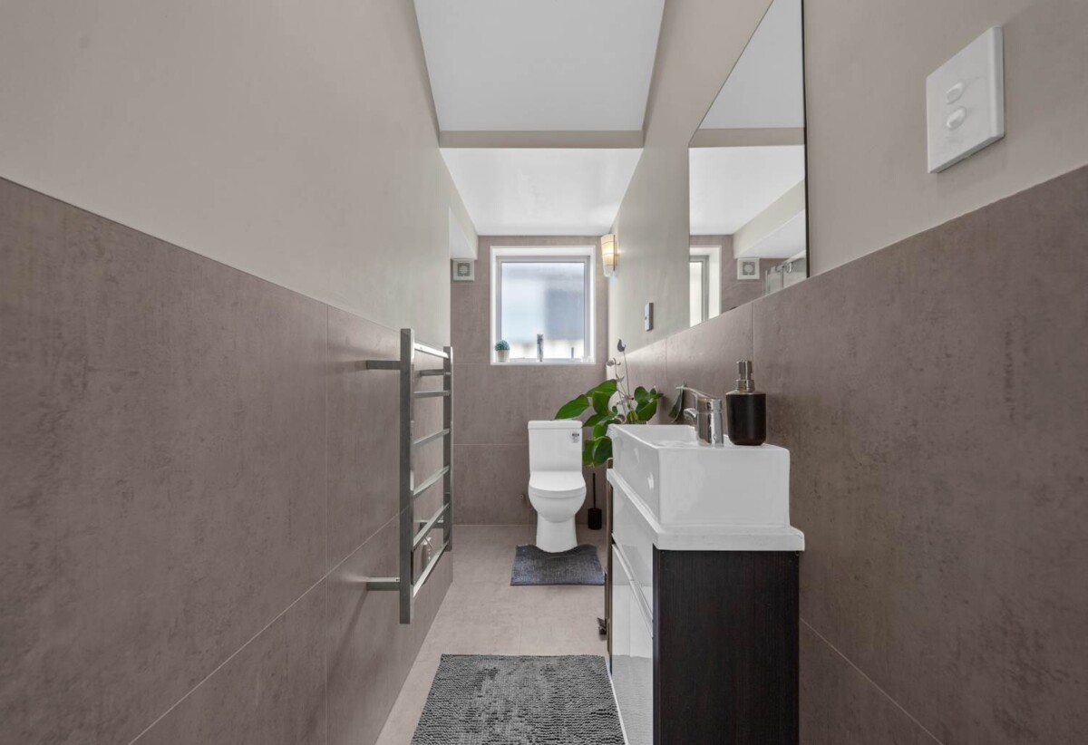 Ormiston school zone, 6 beds 5 batha house with 2 cars garage and 2 beds granny, close to schools, parks, shopping centre’s, and everyday amenities, 10 Puoro Street, Flat Bush, Auckland