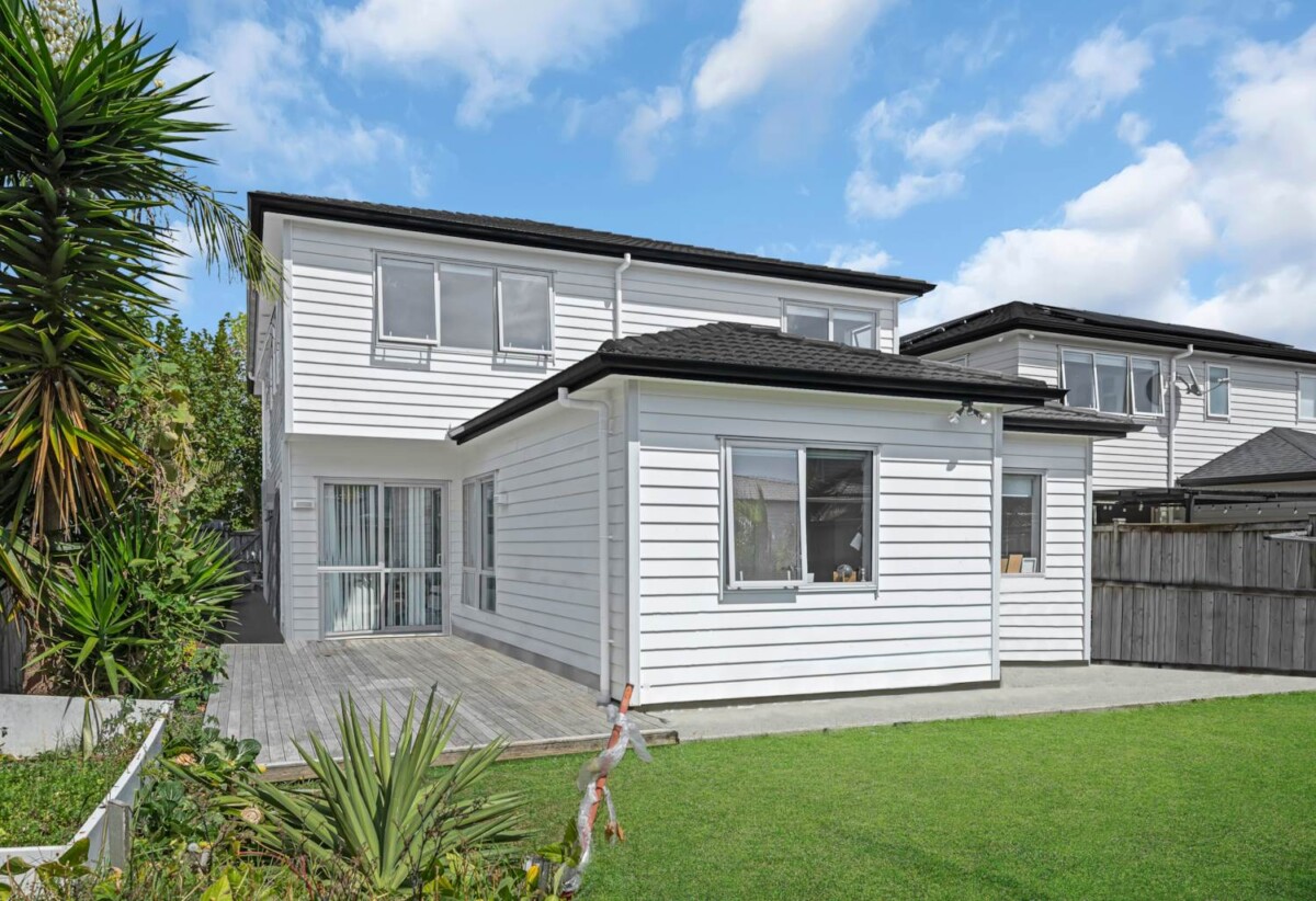 Ormiston school zone, 6 beds 5 batha house with 2 cars garage and 2 beds granny, close to schools, parks, shopping centre’s, and everyday amenities, 10 Puoro Street, Flat Bush, Auckland