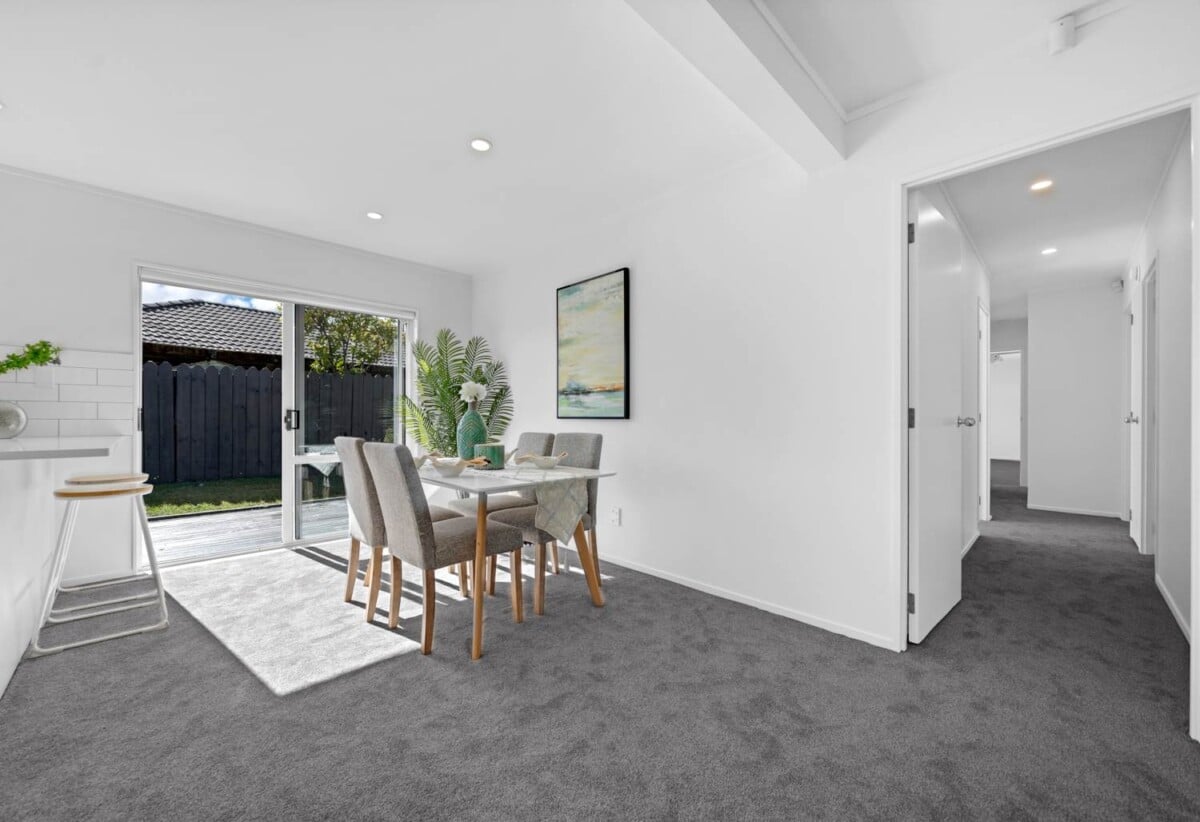 3 beds 1 bath house with double garage on 588m2 section, easy access to scenic local walkways and the Burswood Park and playground. Walking distance to shops, eateries, 0.9 km to Riverhills School, 36 Elderberry Road, Burswood, Auckland