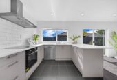 3 beds 1 bath house with double garage on 588m2 section, easy access to scenic local walkways and the Burswood Park and playground. Walking distance to shops, eateries, 0.9 km to Riverhills School, 36 Elderberry Road, Burswood, Auckland