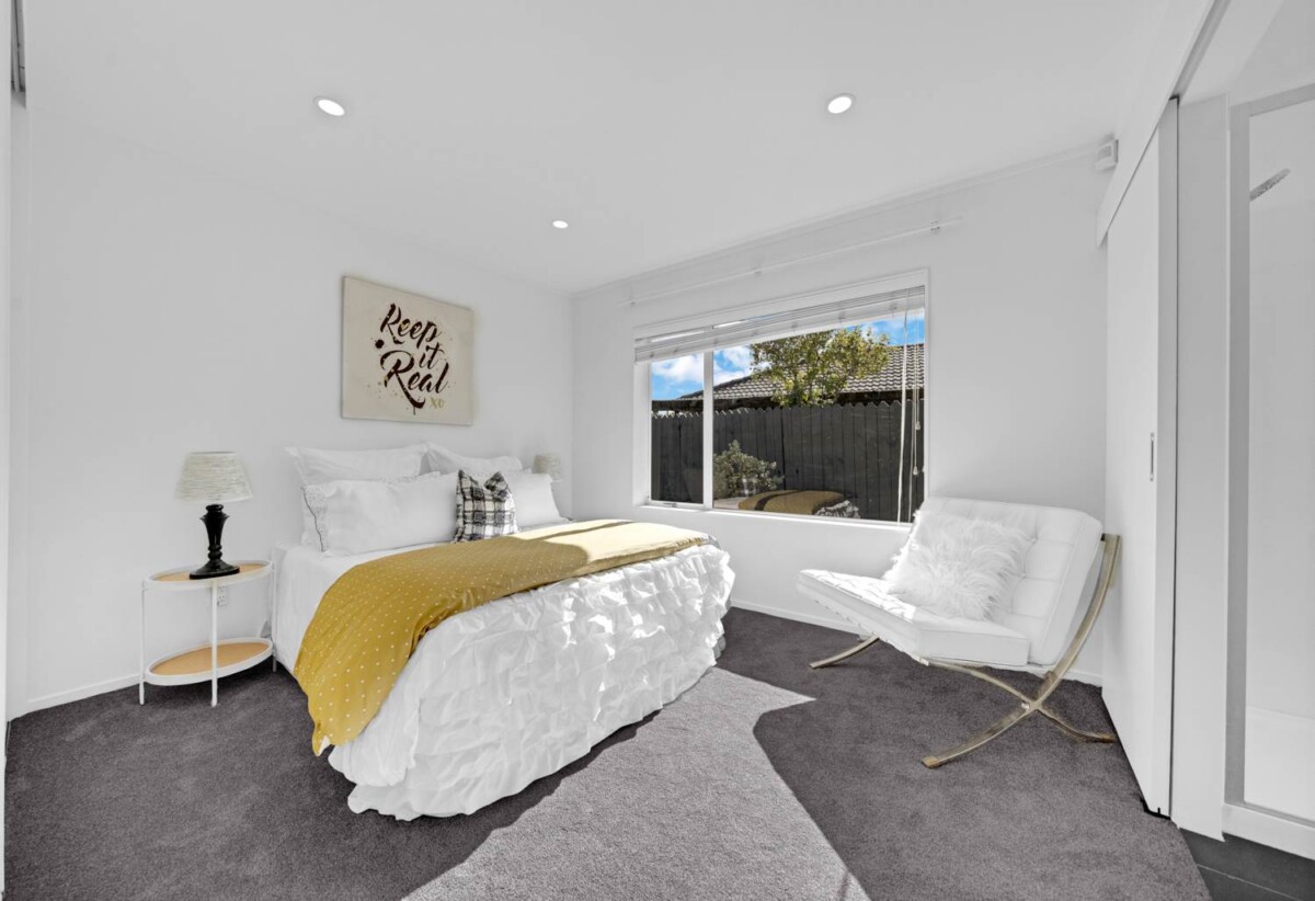 3 beds 1 bath house with double garage on 588m2 section, easy access to scenic local walkways and the Burswood Park and playground. Walking distance to shops, eateries, 0.9 km to Riverhills School, 36 Elderberry Road, Burswood, Auckland