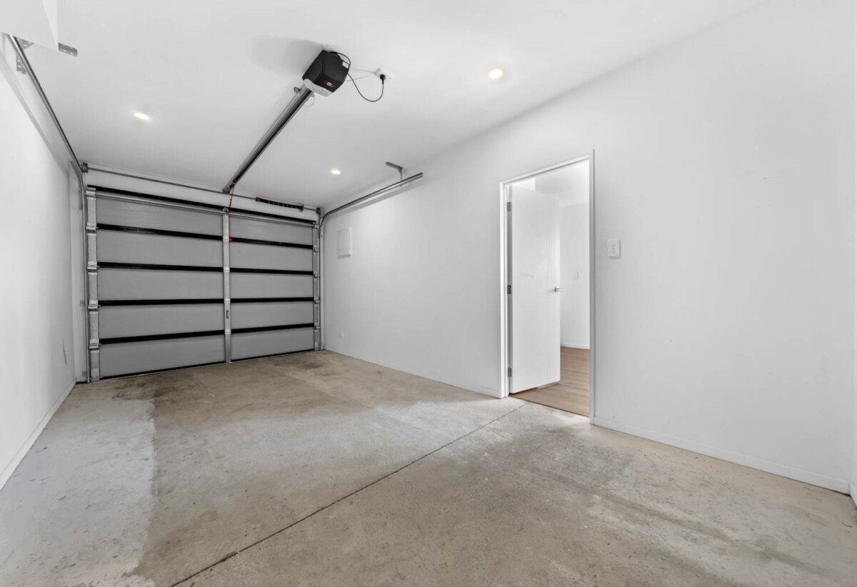 Mt Roskill Grammar zone, Freehold 3 beds 3 baths home with garage and mountain views, minutes to local shops, schools, parks, motorway access, 44A Freeland Avenue, Mt Roskill, Auckland