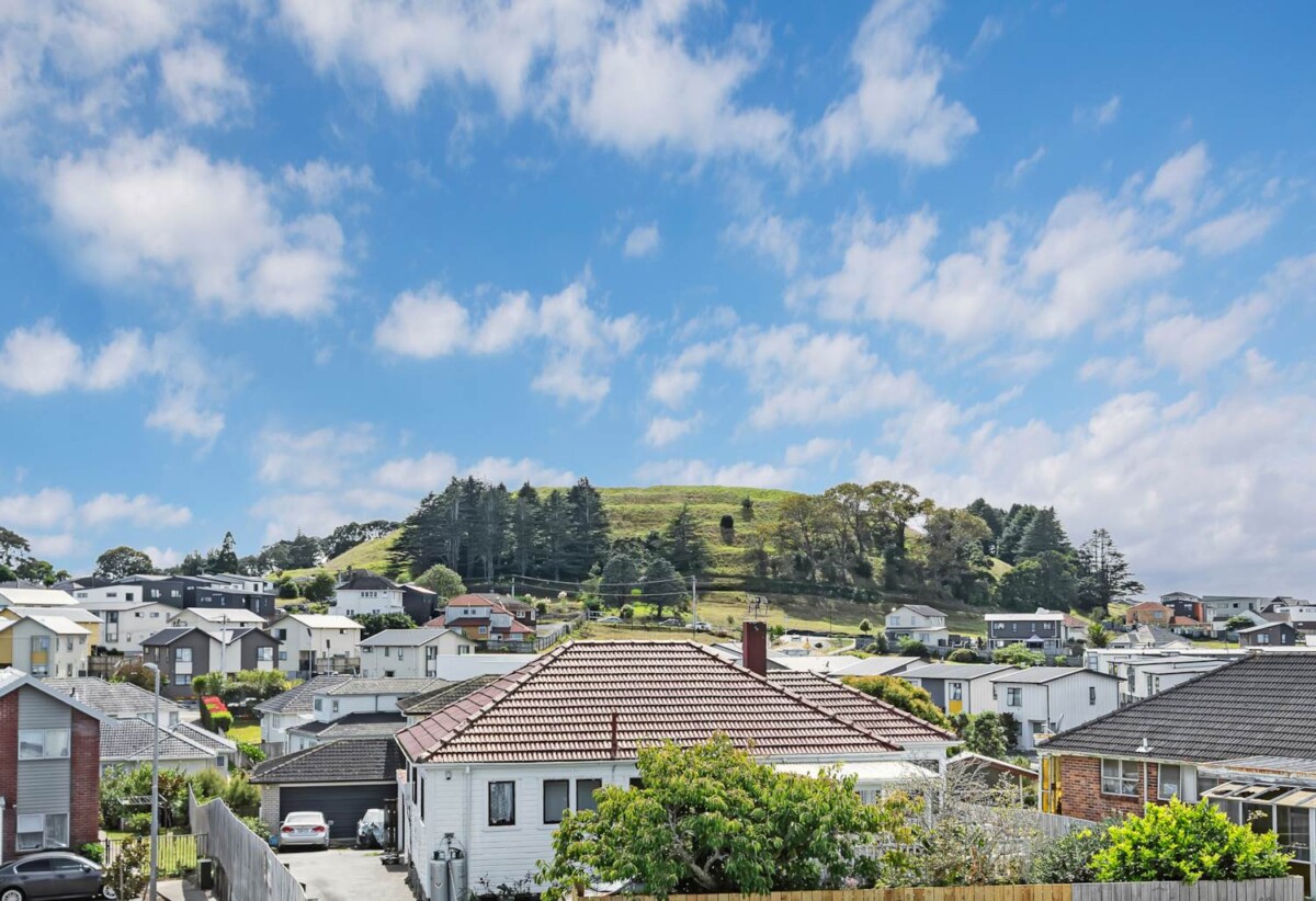 Mt Roskill Grammar zone, Freehold 3 beds 3 baths home with garage and mountain views, minutes to local shops, schools, parks, motorway access, 44A Freeland Avenue, Mt Roskill, Auckland
