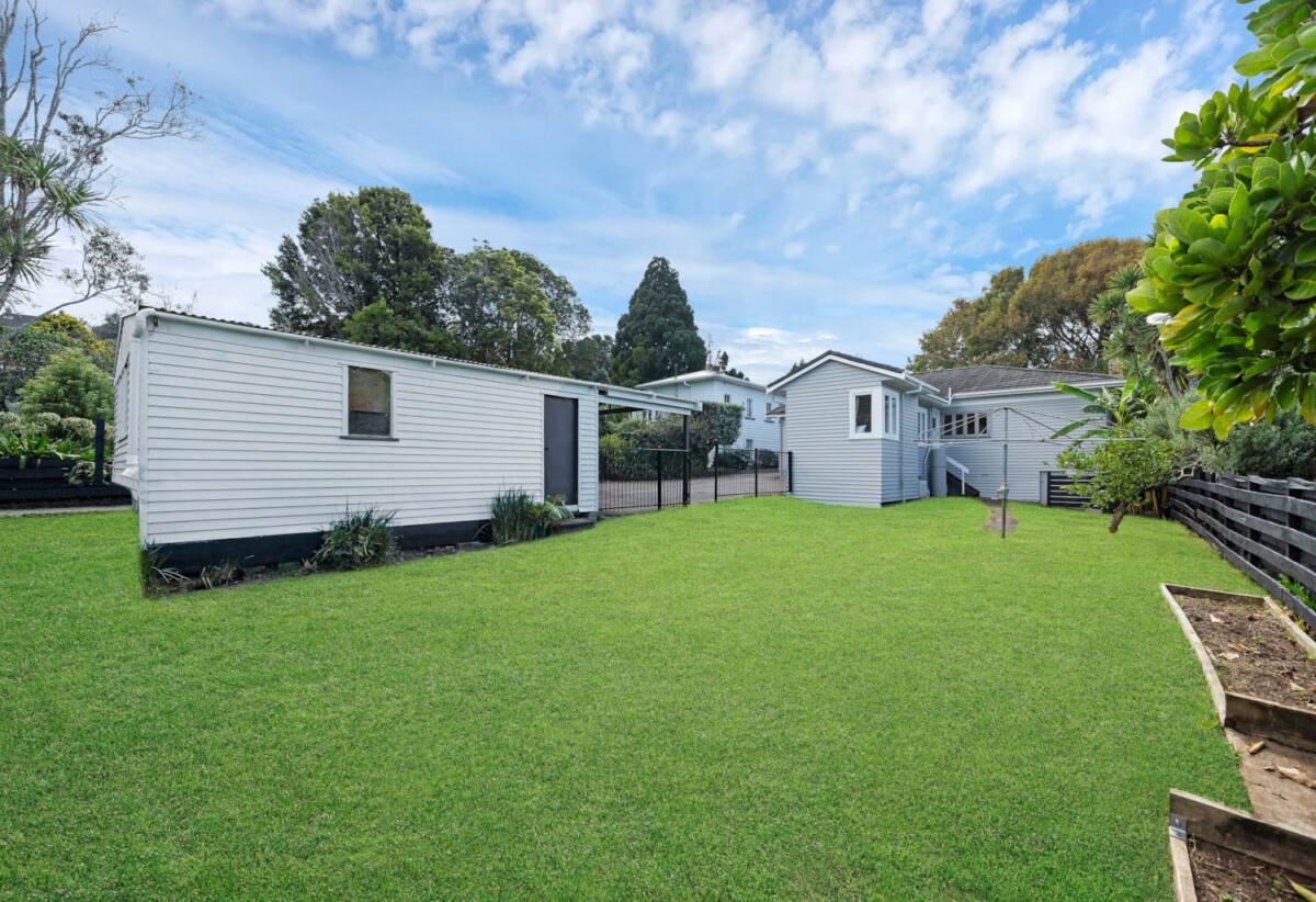 Mt Albert Grammar School zone, vendor retiring, 4 beds 2 baths house with double garage on 663m2 section, including a self-contained space complete with one bedroom, a lounge, kitchenette, bathroom, and its own separate access, close to schools, shops, reserve, 10 Mountfield Terrace, Mt Albert, Auckland
