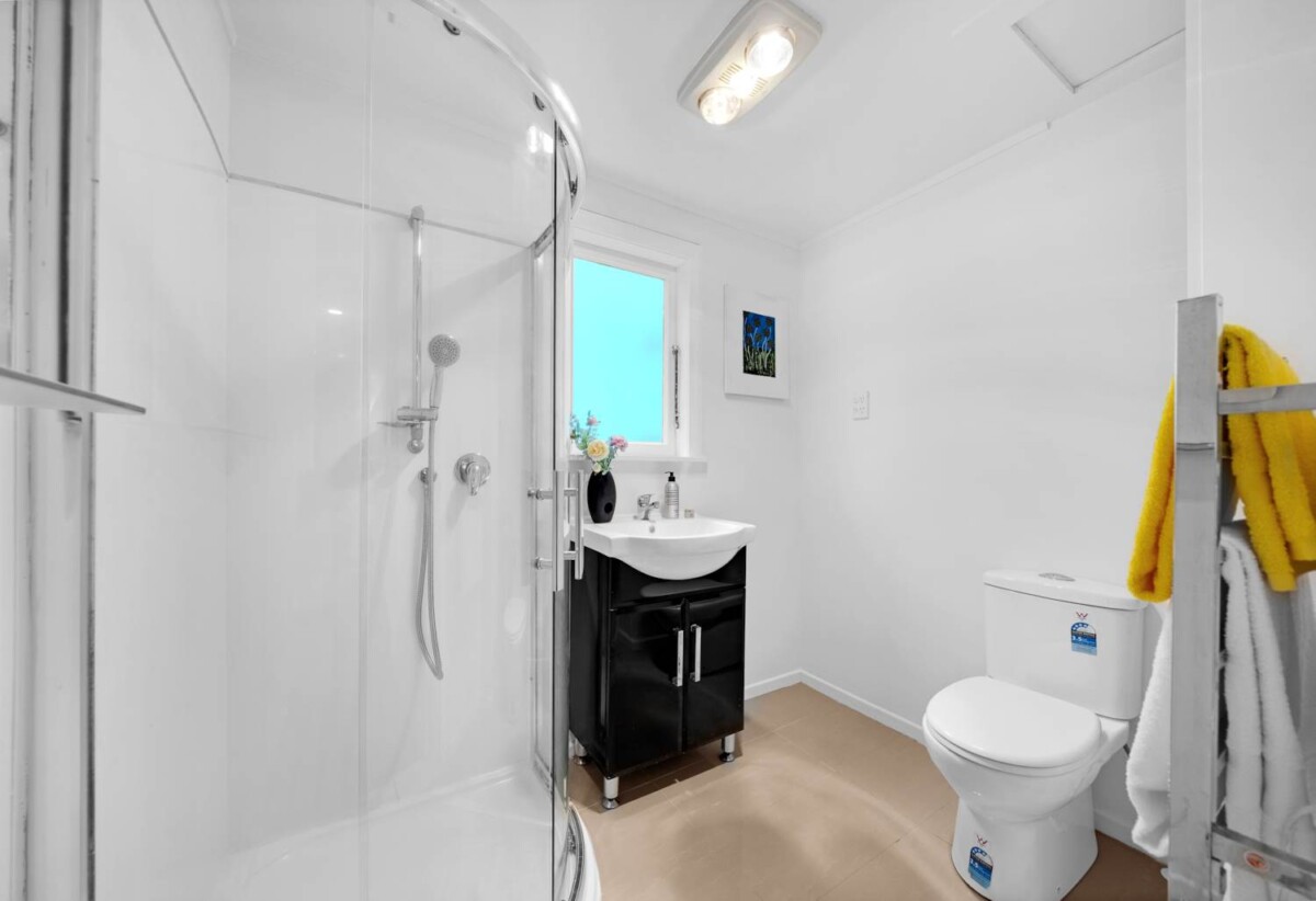 Mt Albert Grammar School zone, vendor retiring, 4 beds 2 baths house with double garage on 663m2 section, including a self-contained space complete with one bedroom, a lounge, kitchenette, bathroom, and its own separate access, close to schools, shops, reserve, 10 Mountfield Terrace, Mt Albert, Auckland