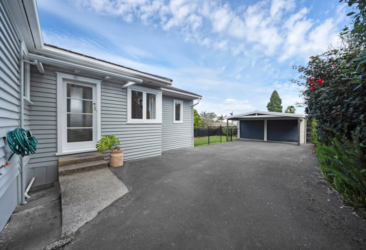 Mt Albert Grammar School zone, vendor retiring, 4 beds 2 baths house with double garage on 663m2 section, including a self-contained space complete with one bedroom, a lounge, kitchenette, bathroom, and its own separate access, close to schools, shops, reserve, 10 Mountfield Terrace, Mt Albert, Auckland
