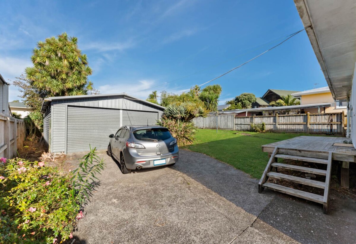 Motivated vendor, 3 beds 1 bath house with double garage on 835m2 section, Currently tenanted at $700 per week on a fixed term tenancy, walks to schools, close to shops, 12 Alan Avenue, Henderson, Auckland