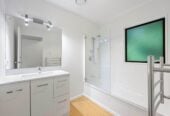 Move-In Ready, Renovated 3 beds 1 baths house, Downstairs includes a large single garage plus an additional room of similar size, close to local schools, kindergartens, shops, reserves, and public transport. Glenfield Mall, 128C Manuka Road, Bayview, Auckland