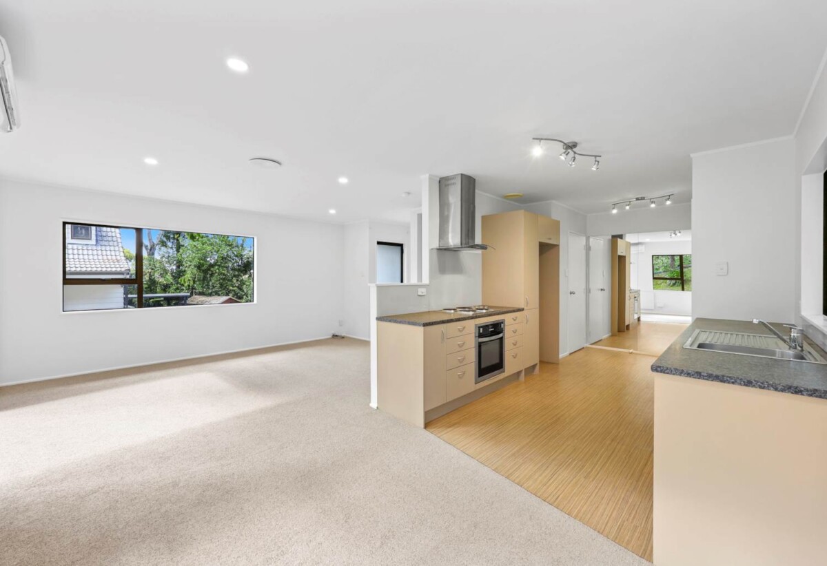 Move-In Ready, Renovated 3 beds 1 baths house, Downstairs includes a large single garage plus an additional room of similar size, close to local schools, kindergartens, shops, reserves, and public transport. Glenfield Mall, 128C Manuka Road, Bayview, Auckland