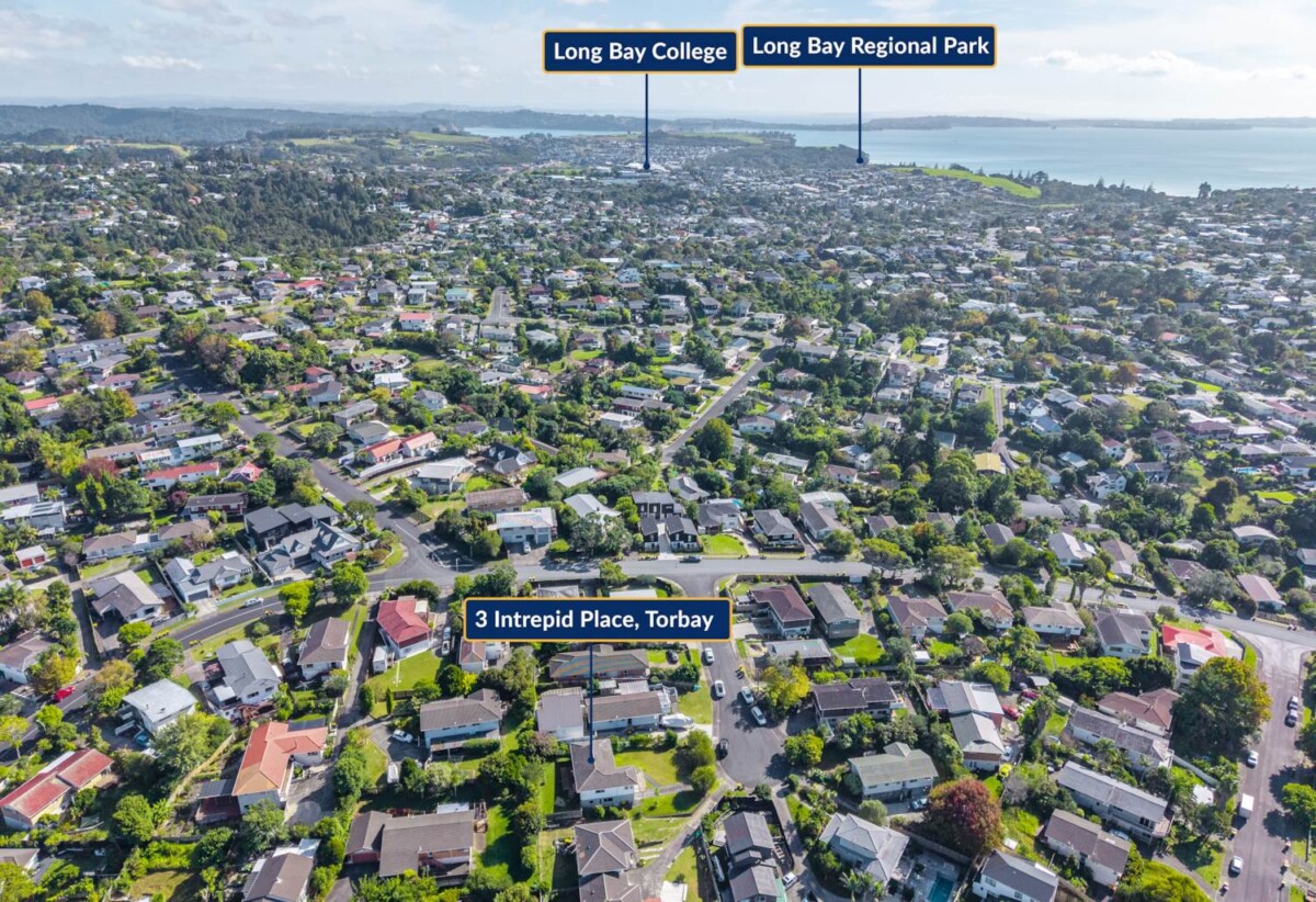 Must sell, Vendor Bound for Australia, 3 bed 1 bath house on 617m2 section, close to local shops, schools, beaches, zoned for Torbay School, Northcross Intermediate, and Long Bay College, 3 Intrepid Place, Torbay, Auckland