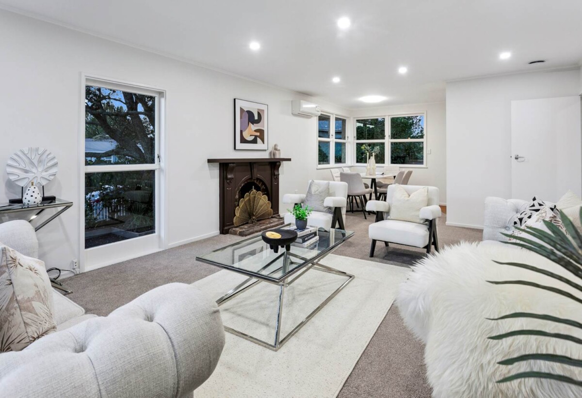 Once in 20 years, 3 beds 1 bath house with huge standalone garage on 673m2 section, close to seaside park, beach, 0.7 km to Beach Haven School, 0.9 km to Birkdale North School, 1.2 km to Birkdale Intermediate School, 26 Melba Street, Beach Haven, Auckland