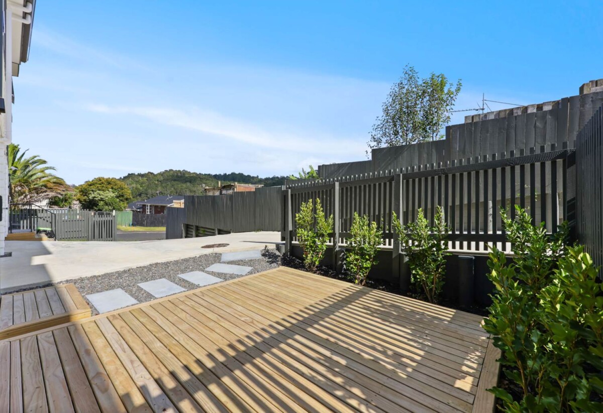 Halo 10-Year Residential Guarantee, Brandnew 3 bed 2.5 baths home with garage, Bayview School and Kindy are just a short walk away, along with a local dairy and coffee cart nearby, minutes from Glenfield Mall and Leisure Centre, with easy motorway access, 71B Simon Ellice Drive, Bayview, Auckland