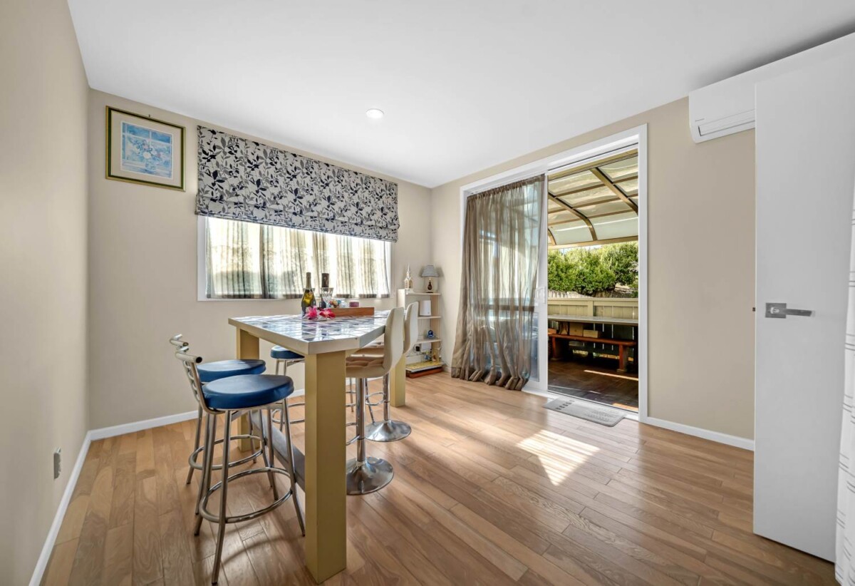 6 beds 3.5 baths house with carport, two levels, each level has 3 beds, bath, kitchen, dining and sitting area, close to Howick Village, schools, beach, 0.8 km to Howick Intermediate, 74 Ridge Road, Howick, Auckland