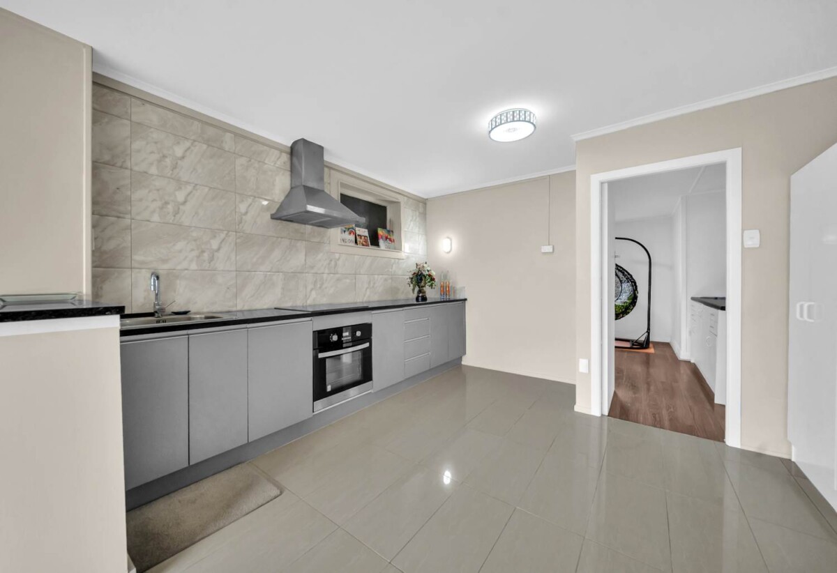 6 beds 3.5 baths house with carport, two levels, each level has 3 beds, bath, kitchen, dining and sitting area, close to Howick Village, schools, beach, 0.8 km to Howick Intermediate, 74 Ridge Road, Howick, Auckland