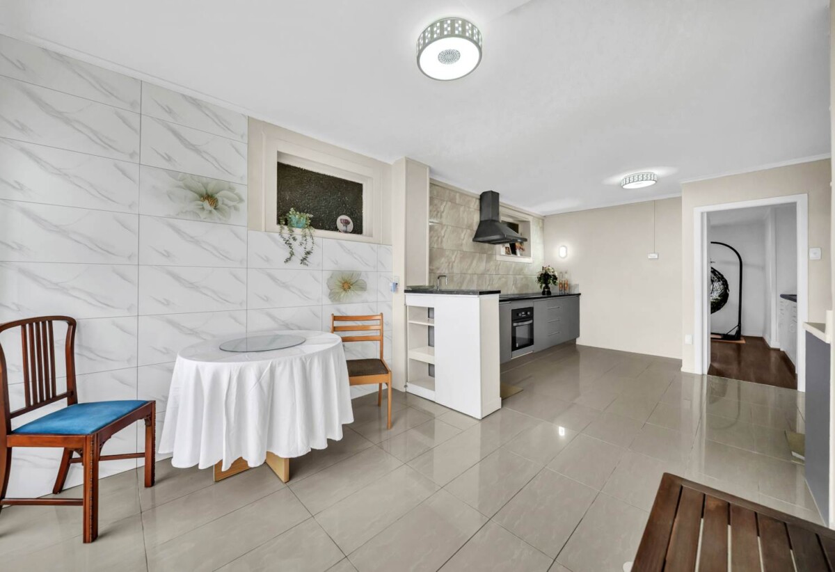 6 beds 3.5 baths house with carport, two levels, each level has 3 beds, bath, kitchen, dining and sitting area, close to Howick Village, schools, beach, 0.8 km to Howick Intermediate, 74 Ridge Road, Howick, Auckland