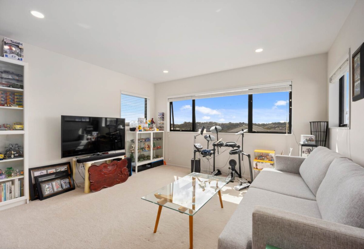 Rangitoto College zone, 6 beds 5.5 baths house with double garage on 507m2 section, including 4 ensuites and a 2-beds granny, close to the motorway, Albany, Browns Bay, and Park’n Ride, schools, 48A Fernhill Way, Albany, Auckland