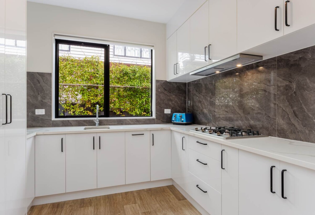 Rangitoto College zone, 6 beds 5.5 baths house with double garage on 507m2 section, including 4 ensuites and a 2-beds granny, close to the motorway, Albany, Browns Bay, and Park’n Ride, schools, 48A Fernhill Way, Albany, Auckland