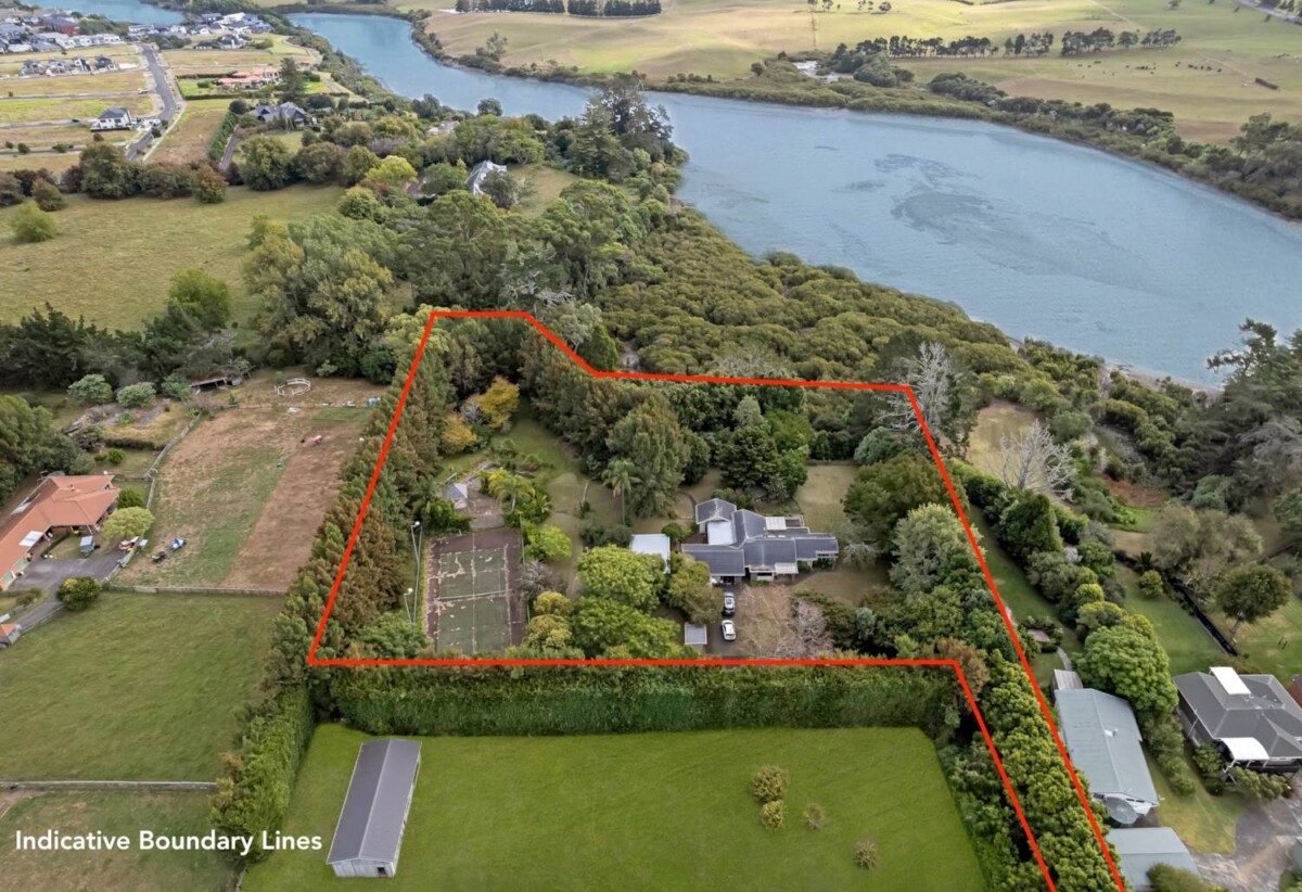 5 beds 3 baths house with tennis court and swimming pool on 7626m2 section, Direct access to a walkway behind the property, nearby small park, and a local boat ramp., close to schools, shops, motorway access, 1.1 km to Hingaia Peninsula School, 120 Oakland Road, Karaka, Auckland