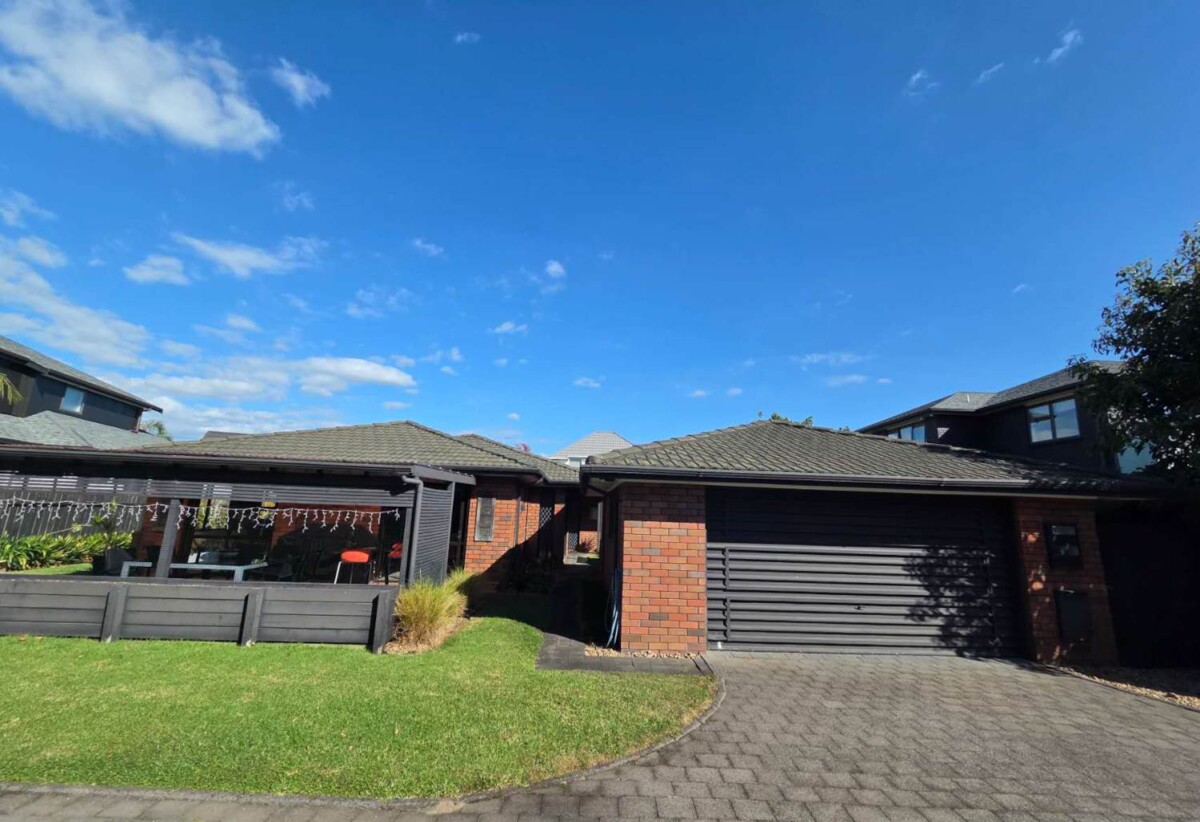 Macleans College zone, Brick and tile 4 beds 2 baths house with double garage on 642m2 section, close to beaches, golf club, schools, shops, 12A Hattaway Avenue, Bucklands Beach, Auckland