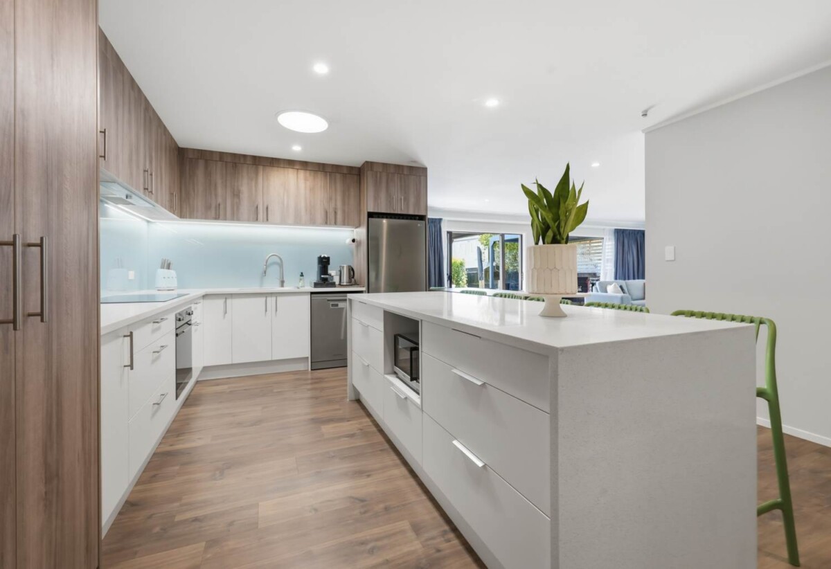 5 beds 3 baths with double garage on 649m2 section, close to schools, shops, 0.5 km to Macleans Primary School, 0.9 km to Howick Intermediate, 1.4 km to Pakuranga College, 120 Hutchinsons Road, Bucklands Beach, Auckland