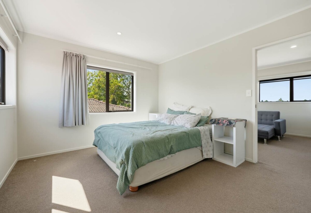 5 beds 3 baths with double garage on 649m2 section, close to schools, shops, 0.5 km to Macleans Primary School, 0.9 km to Howick Intermediate, 1.4 km to Pakuranga College, 120 Hutchinsons Road, Bucklands Beach, Auckland
