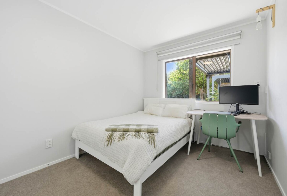 5 beds 3 baths with double garage on 649m2 section, close to schools, shops, 0.5 km to Macleans Primary School, 0.9 km to Howick Intermediate, 1.4 km to Pakuranga College, 120 Hutchinsons Road, Bucklands Beach, Auckland