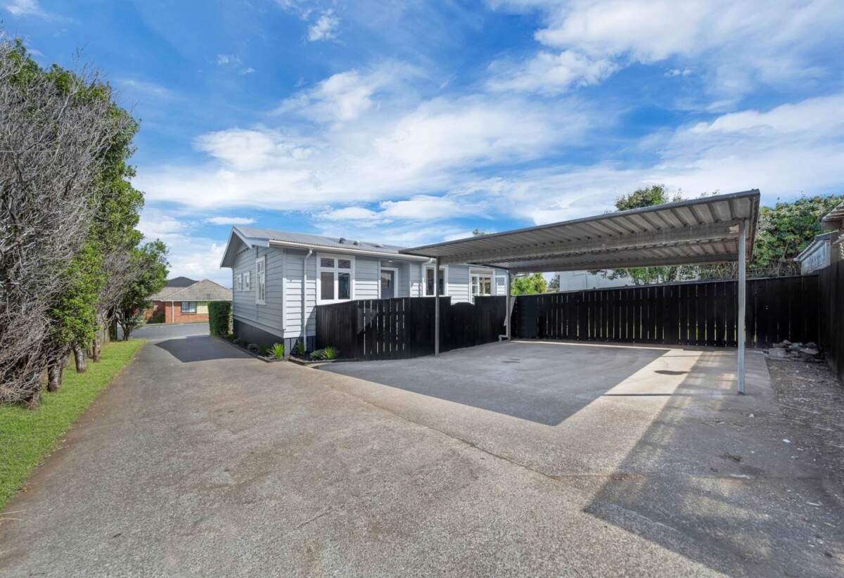 Mt Roskill Grammar school zone, 3 beds 1 bath house with carport on 453m2 section, close to shops, parks,schools motorway access, Zoned for Three Kings School, Mt Roskill Intermediate and Mt Roskill Grammar, 9A Haughey Avenue, Three Kings, Auckland