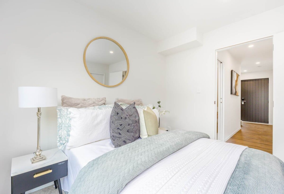 Motivated vendor, Brandnew 4 beds 3.5 baths home with garage, 2 ensuites, 1 ensuite ground floor, move-in ready, shops, parks, cafes, schools, and transport are close by, with Westgate, Northwest and Costco just minutes away, 0.7 km to West Harbour School, 8/6 Woodhouse Place, West Harbour, Auckland