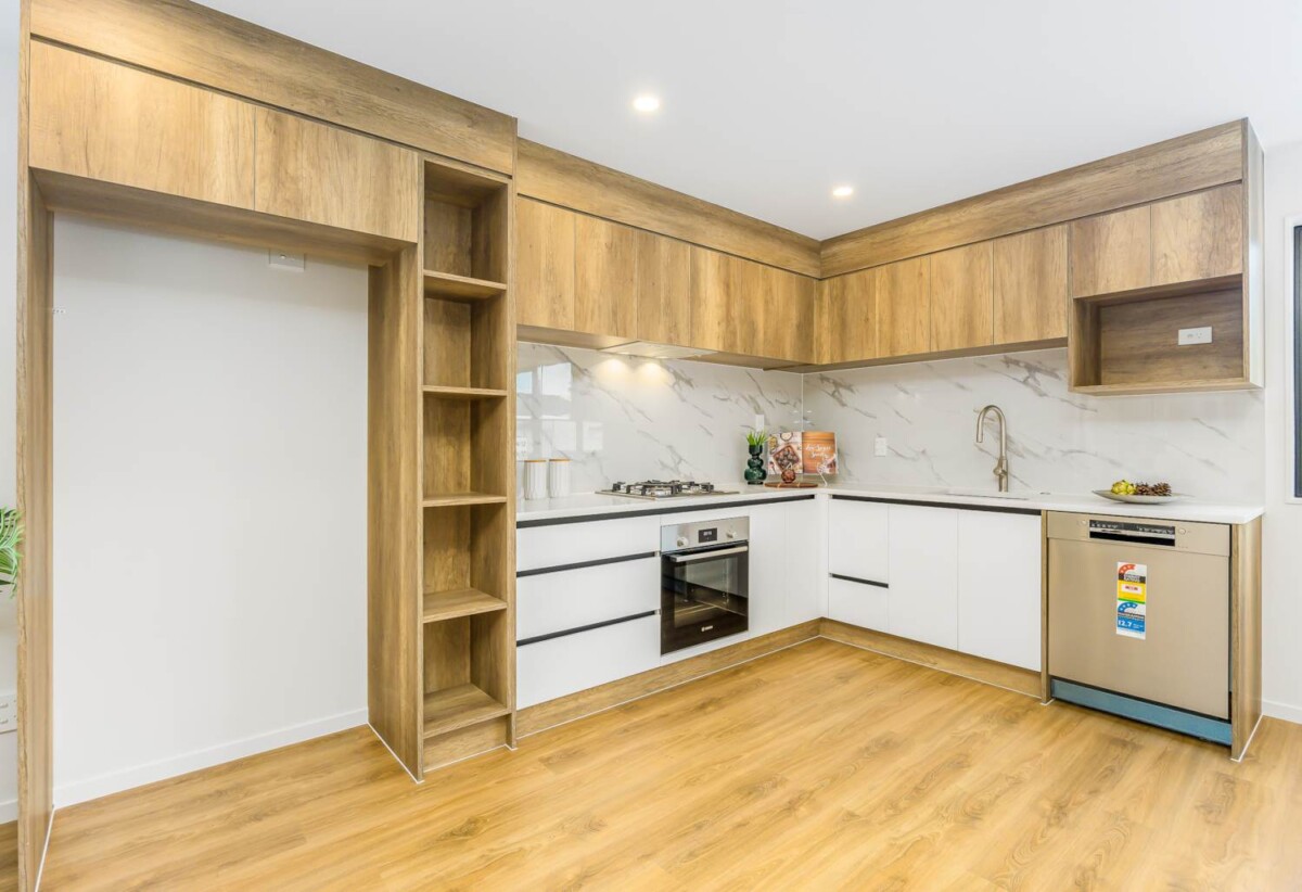 Motivated vendor, Brandnew 4 beds 3.5 baths home with garage, 2 ensuites, 1 ensuite ground floor, move-in ready, shops, parks, cafes, schools, and transport are close by, with Westgate, Northwest and Costco just minutes away, 0.7 km to West Harbour School, 8/6 Woodhouse Place, West Harbour, Auckland