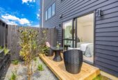Motivated vendor, Brandnew 4 beds 3.5 baths home with garage, 2 ensuites, 1 ensuite ground floor, move-in ready, shops, parks, cafes, schools, and transport are close by, with Westgate, Northwest and Costco just minutes away, 0.7 km to West Harbour School, 8/6 Woodhouse Place, West Harbour, Auckland