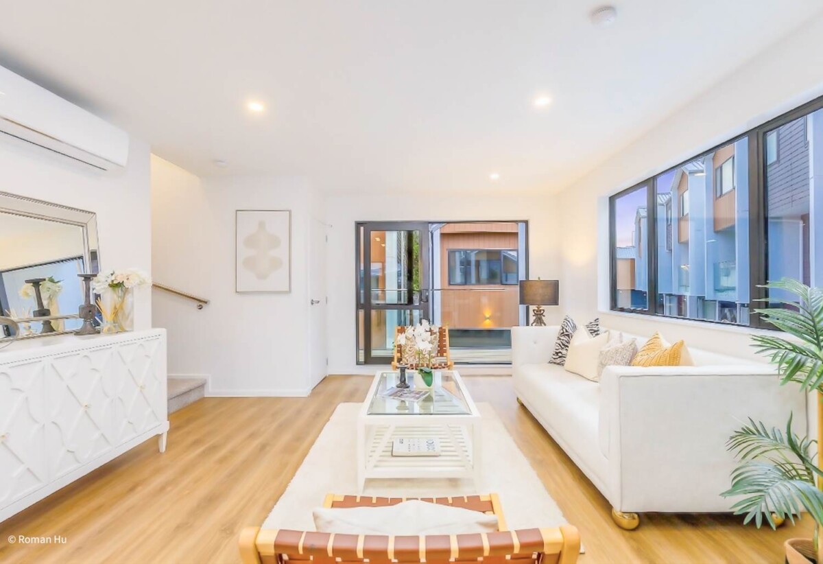 Motivated vendor, Brandnew 4 beds 3.5 baths home with garage, 2 ensuites, 1 ensuite ground floor, move-in ready, shops, parks, cafes, schools, and transport are close by, with Westgate, Northwest and Costco just minutes away, 0.7 km to West Harbour School, 8/6 Woodhouse Place, West Harbour, Auckland