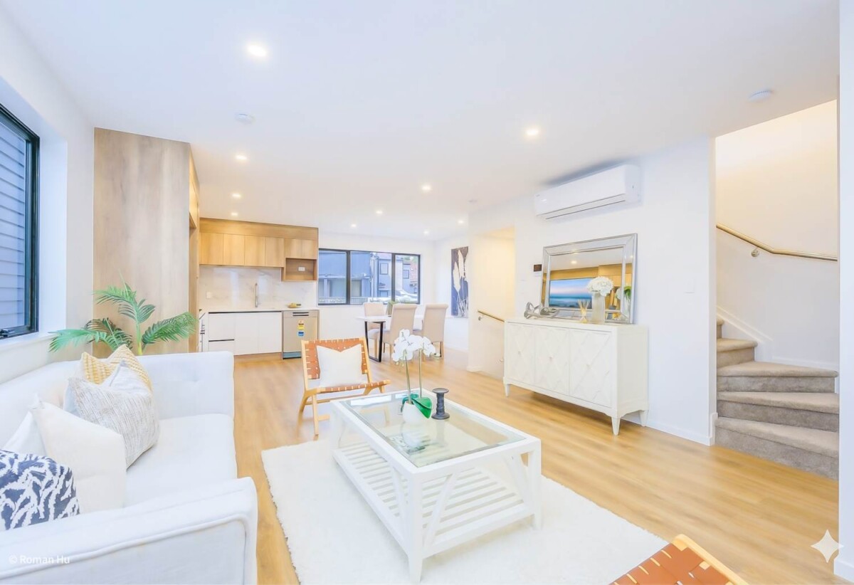 Motivated vendor, Brandnew 4 beds 3.5 baths home with garage, 2 ensuites, 1 ensuite ground floor, move-in ready, shops, parks, cafes, schools, and transport are close by, with Westgate, Northwest and Costco just minutes away, 0.7 km to West Harbour School, 8/6 Woodhouse Place, West Harbour, Auckland