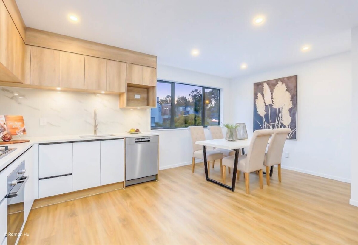 Motivated vendor, Brandnew 4 beds 3.5 baths home with garage, 2 ensuites, 1 ensuite ground floor, move-in ready, shops, parks, cafes, schools, and transport are close by, with Westgate, Northwest and Costco just minutes away, 0.7 km to West Harbour School, 8/6 Woodhouse Place, West Harbour, Auckland