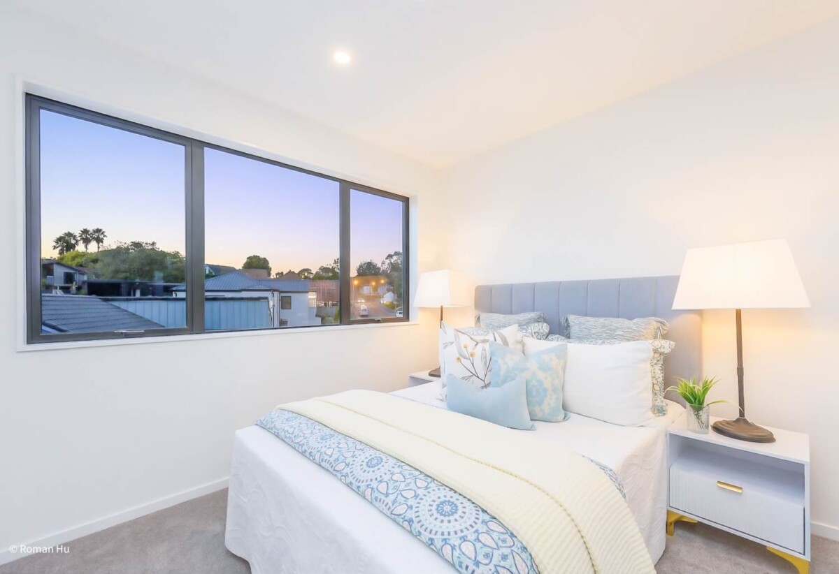 Motivated vendor, Brandnew 4 beds 3.5 baths home with garage, 2 ensuites, 1 ensuite ground floor, move-in ready, shops, parks, cafes, schools, and transport are close by, with Westgate, Northwest and Costco just minutes away, 0.7 km to West Harbour School, 8/6 Woodhouse Place, West Harbour, Auckland