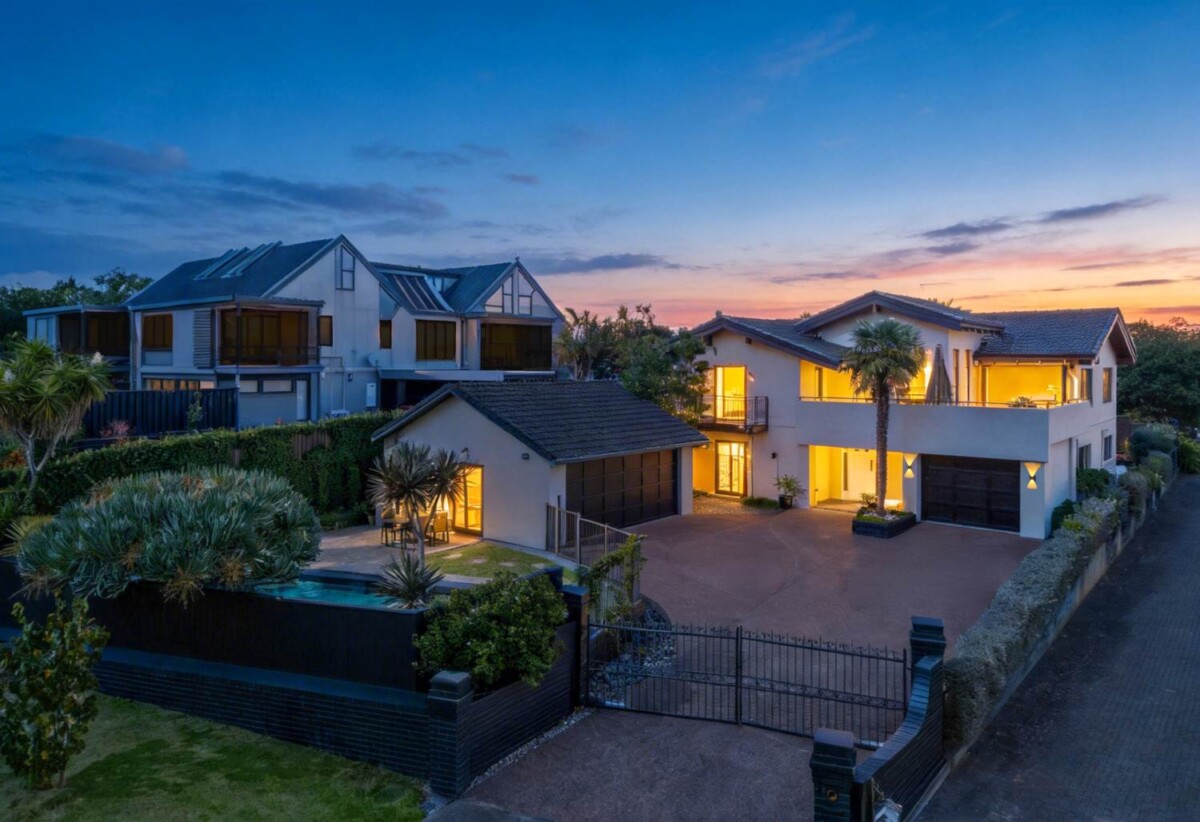 411m2 5 beds + office space 4 baths house with garage on 809m2 section, with RC to subdivide and concept plans available, for a new standalone house on the front section. just moments from St Heliers village and the waterfront, 0.6 km to Churchill Park School, 41 Bay Road, St Heliers, Auckland