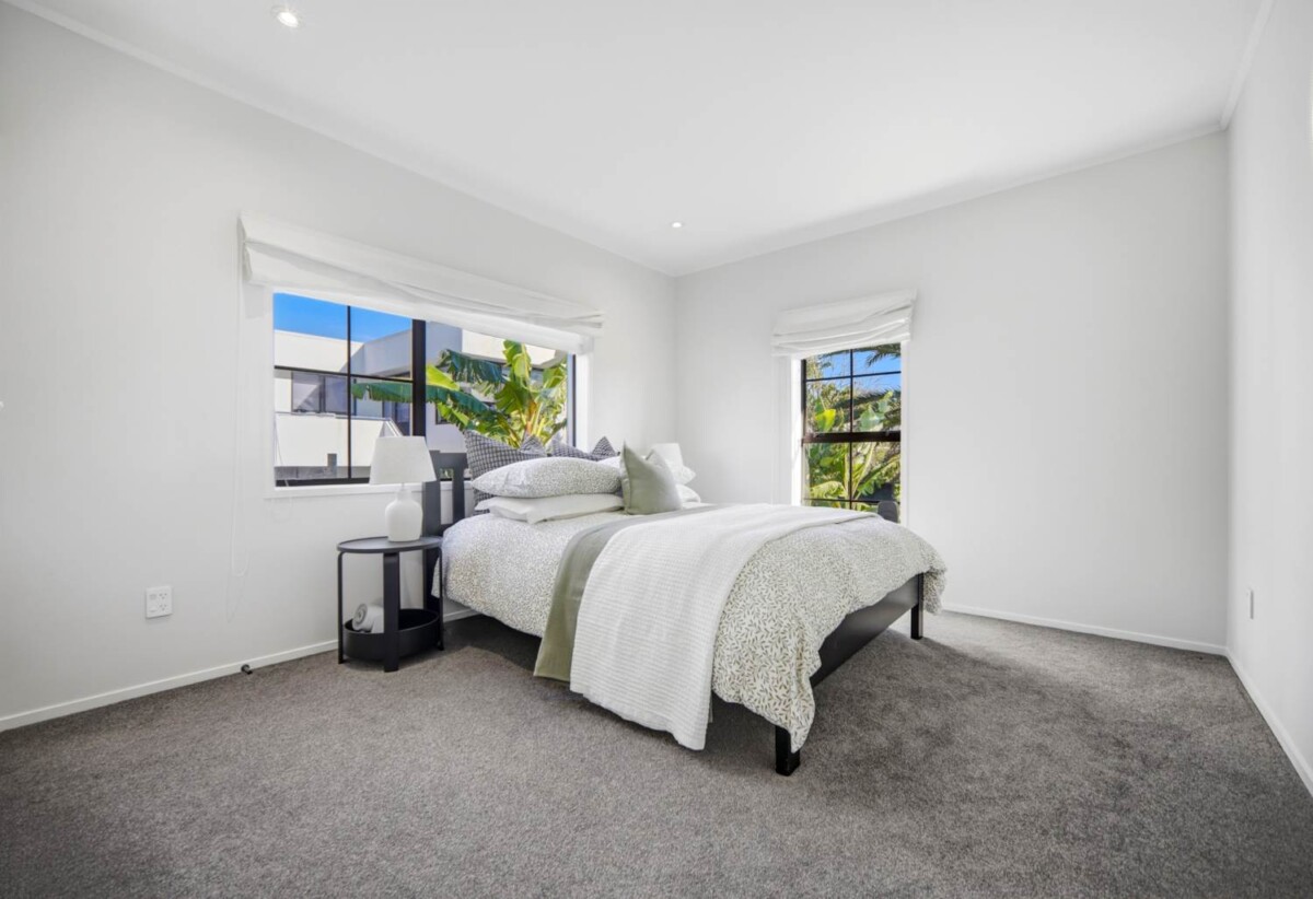 411m2 5 beds + office space 4 baths house with garage on 809m2 section, with RC to subdivide and concept plans available, for a new standalone house on the front section. just moments from St Heliers village and the waterfront, 0.6 km to Churchill Park School, 41 Bay Road, St Heliers, Auckland