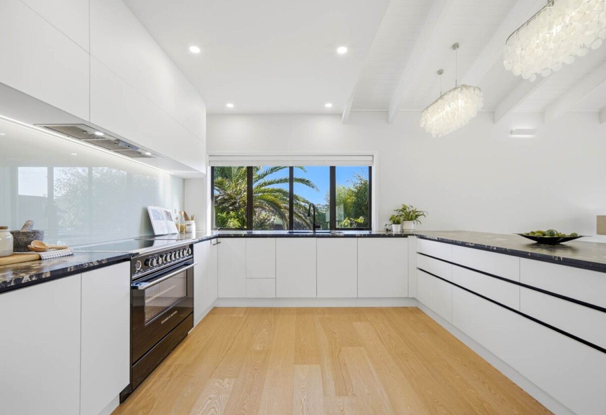 411m2 5 beds + office space 4 baths house with garage on 809m2 section, with RC to subdivide and concept plans available, for a new standalone house on the front section. just moments from St Heliers village and the waterfront, 0.6 km to Churchill Park School, 41 Bay Road, St Heliers, Auckland