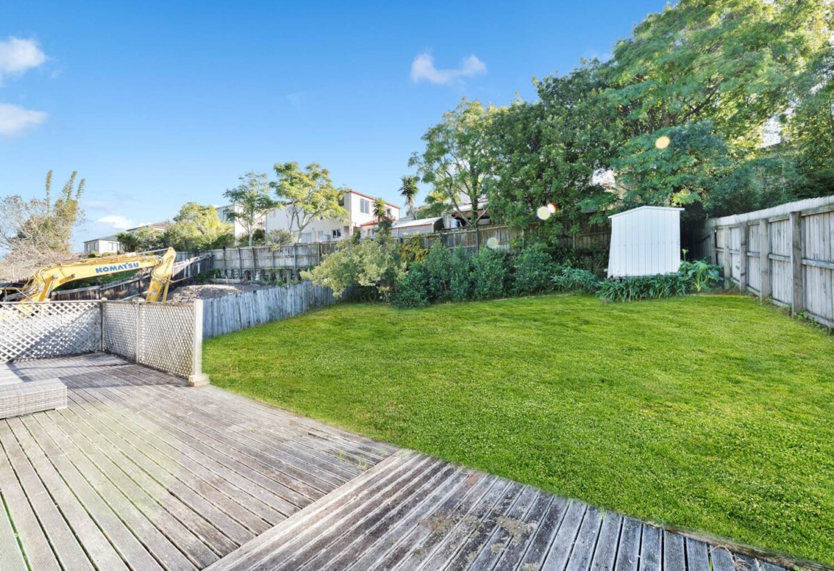 Rangitoto College and Double Westlake school zone, 3 beds house on 674m2 section, close to schools, shops, shoppingcentres, reserve, motorway access, 0.4 km to Sunnynook School, 36 Lavery Place, Sunnynook, Auckland