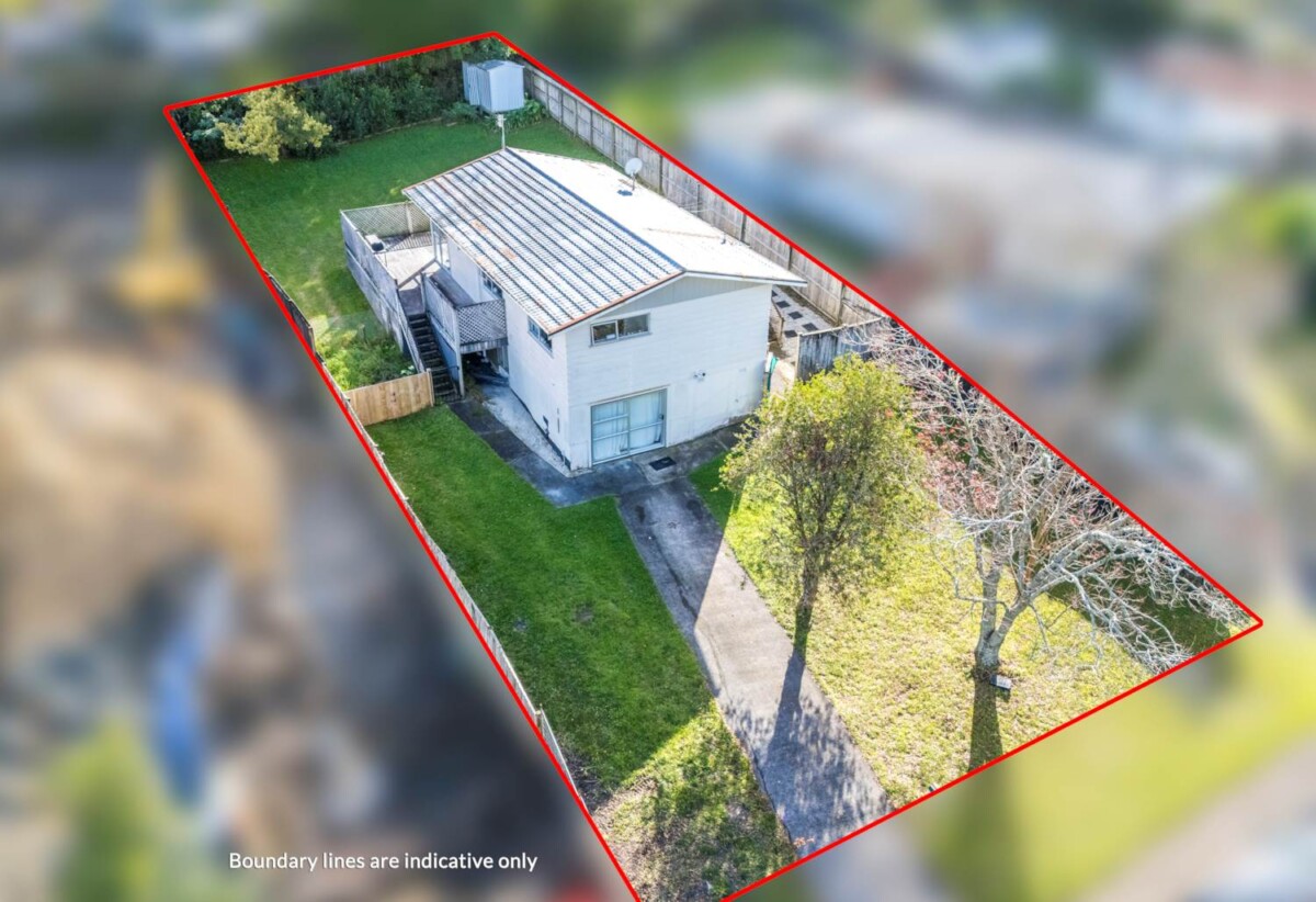 Rangitoto College and Double Westlake school zone, 3 beds house on 674m2 section, close to schools, shops, shoppingcentres, reserve, motorway access, 0.4 km to Sunnynook School, 36 Lavery Place, Sunnynook, Auckland