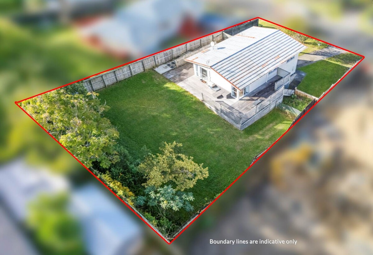 Rangitoto College and Double Westlake school zone, 3 beds house on 674m2 section, close to schools, shops, shoppingcentres, reserve, motorway access, 0.4 km to Sunnynook School, 36 Lavery Place, Sunnynook, Auckland